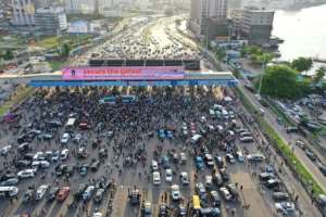 Protesters blocked the Lekki toll gate in Lagos during the demonstration against police brutality.  By Pierre FAVENNEC (AFP)