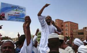 Supporters of a Sudanese hardline cleric opposed to women playing football rally in his support after Friday prayers in Khartoum, on October 11, 2019.  By Ebrahim HAMID (AFP)