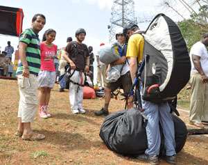 Paragliders setting up