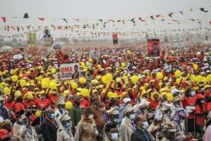 Thousands of MPLA supporters gathered in Camama, outside Luanda, for the opening campaign rally. By Julio PACHECO NTELA AFP