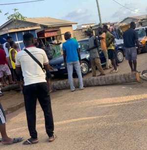 Salakope youth protest against alleged slow progress of sea defense project