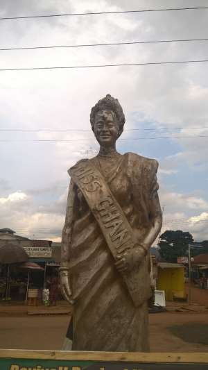 Statue of Miss Monica Amekoafia