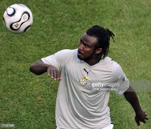 Cologne, GERMANY: Ghanaian forward Razak Pimpong warms up before the 2006 World Cup Group E football match Czech Republic vs. Ghana, 17 June 2006 in Cologne, Germany. AFP PHOTO / JOHN MACDOUGALL (Photo credit should read JOHN MACDOUGALL/AFP via Getty Images)
