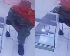Video Soldier Caught On CCTV Stealing iPhone From A Phone Shop
