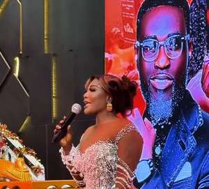 Florence Obinim Stuns Congregation as She Ministers at Ogyaba’s Church Amid Obinim Feud