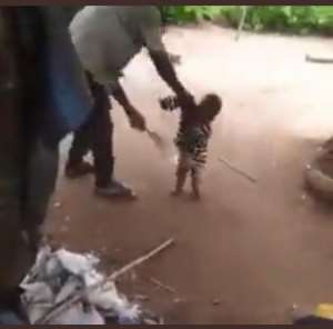 Police set aside GHS2kreward for anyone with information onman abusing toddler in viral video