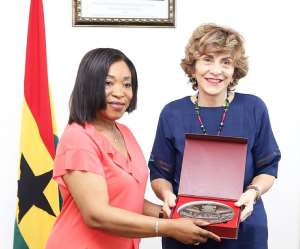 Outgoing Colombian Ambassador calls on Foreign Minister