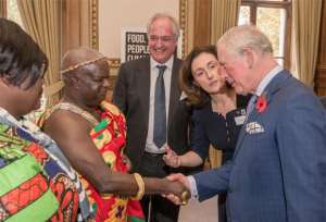 Katakyie Kwasi Bumangama II greeting Prince Charles