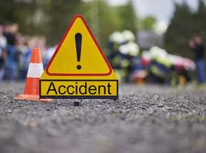 ER: One Dead, Others Injured After Minibus Somersaults On Accra-Kumasi Highway