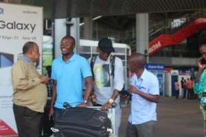PHOTOS: Ghana goalie Daniel Agyei mobbed by Tanzanian journalists as he closes in on Simba move