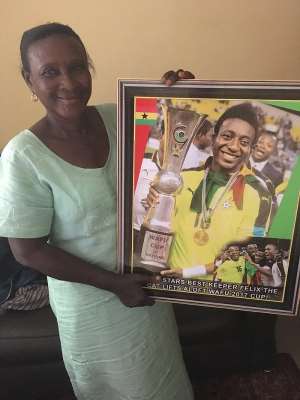 Kotoko Goalkeeper Felix Annan Presents Medals To Mum