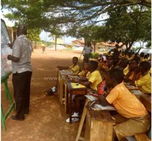 Akyeremade Pupils Study Under Trees