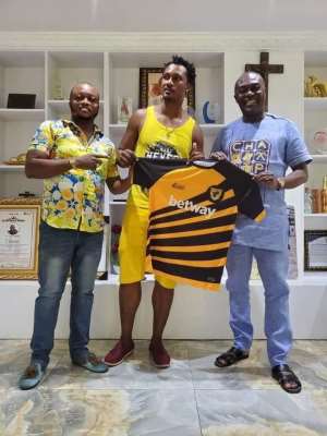 Ashanti Gold strengthens squad with signing of striker Michael Boakye