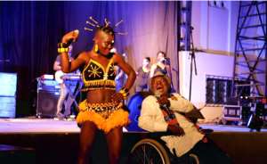 Osibisa's Teddy Osei Blesses Wiyaala At The Lioness Concert
