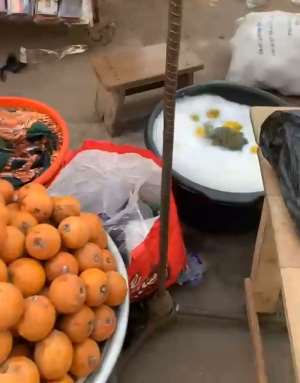 How vendors wash fruits with soap and water to boost sales in local markets