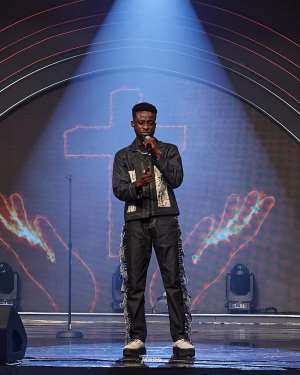 AndyQwams Performs on TV3 Mentor