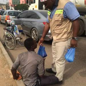 IHRC in Ghana, CNW International feed almost 300 street beggars ON CHRISTMAS DAY.