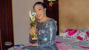 Actress, Mary Uche Wins Award at Nollywood Entertainment And Leadership Awards