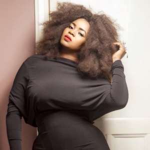 Actress Luckie Lawson Flaunts Sexy Chest In B'Day Photos