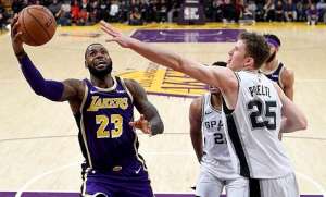 LeBron Shines In Lakers Victory Over Spurs