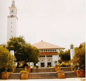 Legon Lecturers Flee Classroom