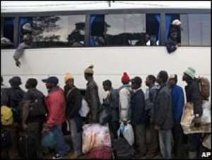 Thousands flee South Africa violence