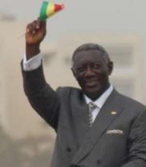 Kufuor lays wreath to remember war heroes