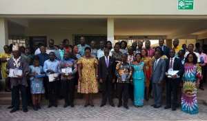 The Vice Chancellor middle, front row with the awardees