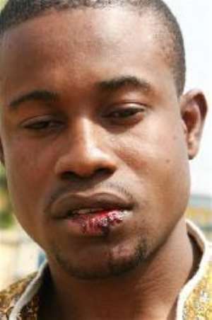 Police Brutality: Nigerian Police Officer Batters Another Journalist