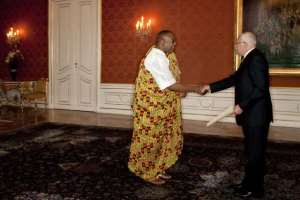 GHANAS AMBASSADOR TO THE CZECH REPUBLIC H.E. MR. VICTOR EMMANUEL SMITH PRESENTS CREDENTIALS TO THE PRESIDENT OF THE CZECH REPUBLIC H. E. MR. VACLAV CLAUS