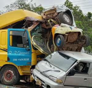 Faulty trailer crashes give cars, students at Nsawam