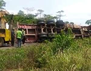Juaso: Trailer-bus crash kills 4, injures several others