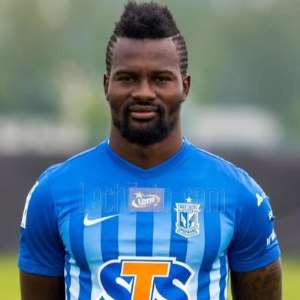 Ghanaian Aziz Tetteh donates to Lech Poznans academy player Herkt Sebastian