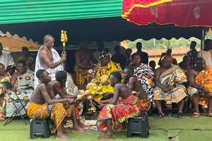 E/R: Margins group staff enstooled as chief of Apapam-Esaase