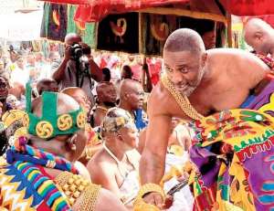 Idris Elba paying homage to Otumfuo at the Manhyia Palace