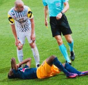 Samuel Tetteh picks up serious knee injury