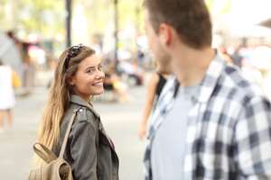 Wondering If She Likes You? 5 Signs She Does Like You