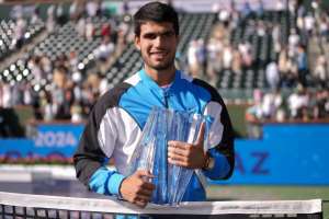 Indian Wells: Carlos Alcaraz beats Daniil Medvedev to defend title
