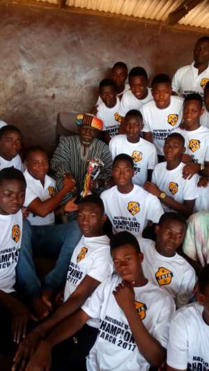 National U15 champions Tamale Utrecht pay courtesy calls on Tamale chiefs with glittering trophy