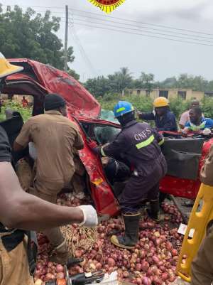 Firemen rescue accident victims at Gomoa Bewadze, one dead