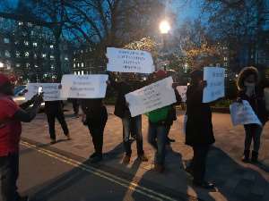 Video Akufo-Addo Hit With Protest In London