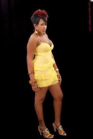 Actress Ruky Sanda and her HOT legs