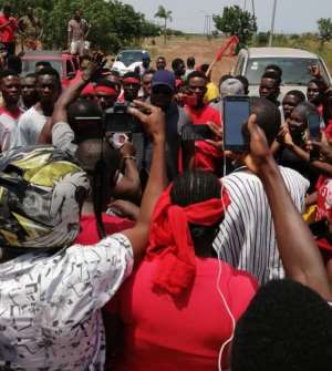 Coronavirus: Prampram Residents Demonstrate Over Decision To Use Ghanaman Centre As Isolation Centre