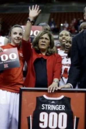 Basketball : Rutgers women's coach won her 900th career game