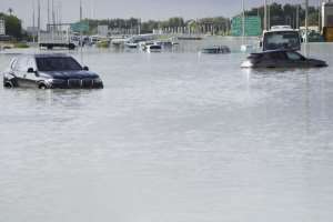 Dubai flooding: Fierce rain storm lashes UAE as flights diverted