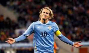 Former Manchester United star Diego Forlan set to join Michael Essien in Indonesia