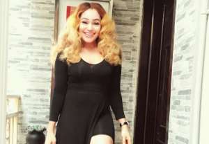 Actor, TChidi Chikere’s Ex-wife, Sophia Falls inside Lagos Gutter After Church Service