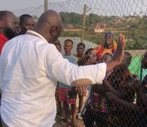 Hearts of Oak fans clash with head coach Abubakar Ouattara after losing at Legon Cities