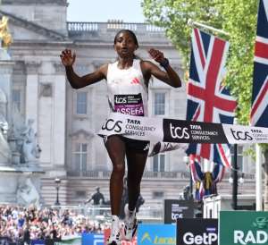 Assefa sets women’s record in London Marathon; Sawe wins men’s race