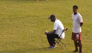 Bashir Hayford delays game by sitting in the middle of the pitch over biased officiating VIDEO